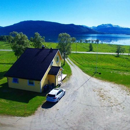 1 Room In The Yellow House, Close To Airport & Lofoten Evenskjer Zewnętrze zdjęcie