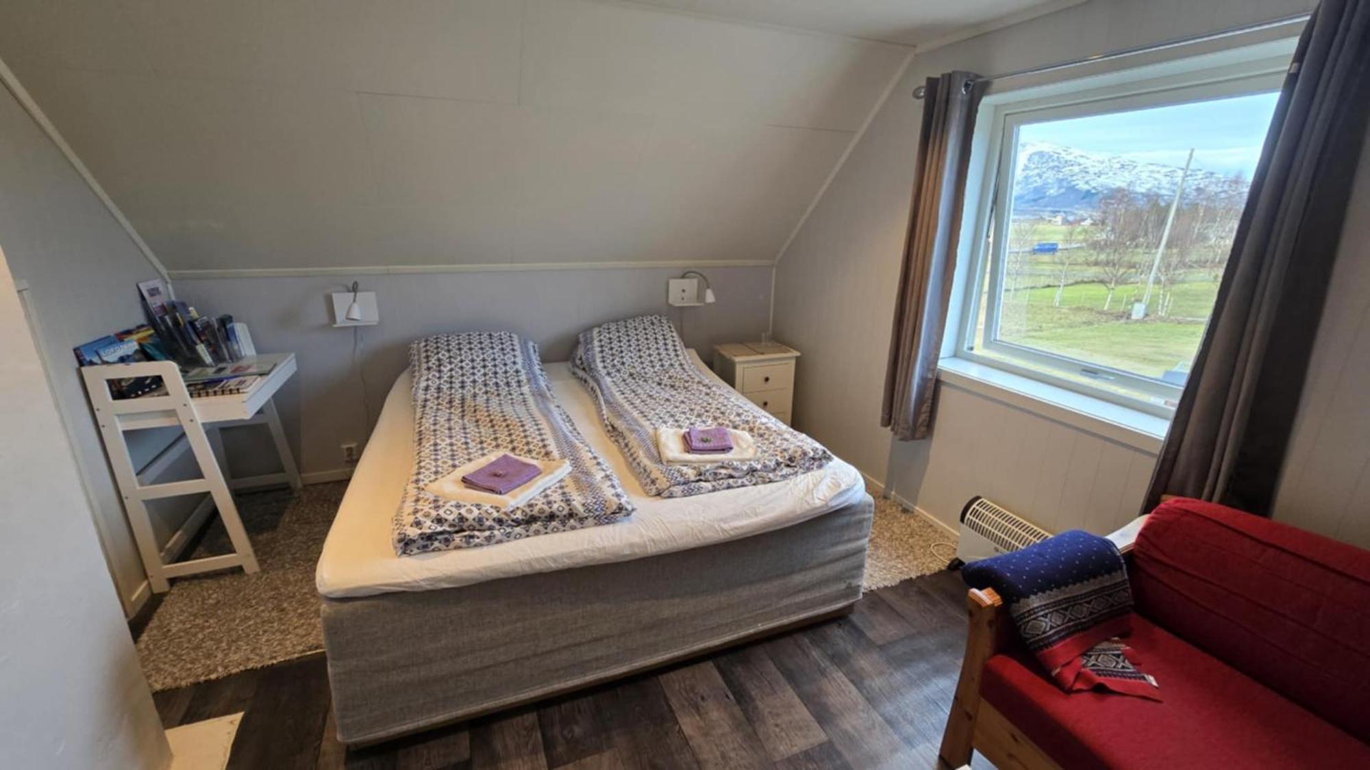 1 Room In The Yellow House, Close To Airport & Lofoten Evenskjer Zewnętrze zdjęcie