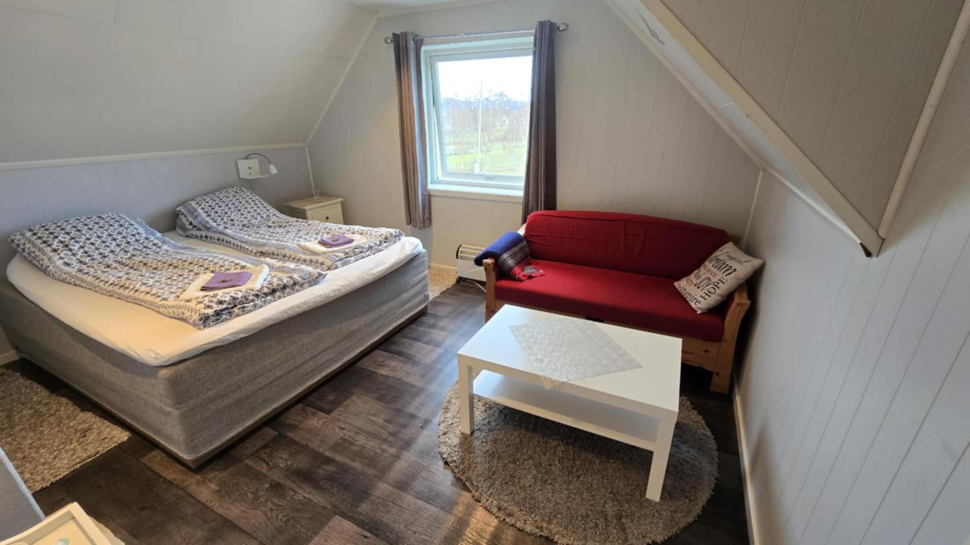 1 Room In The Yellow House, Close To Airport & Lofoten Evenskjer Zewnętrze zdjęcie