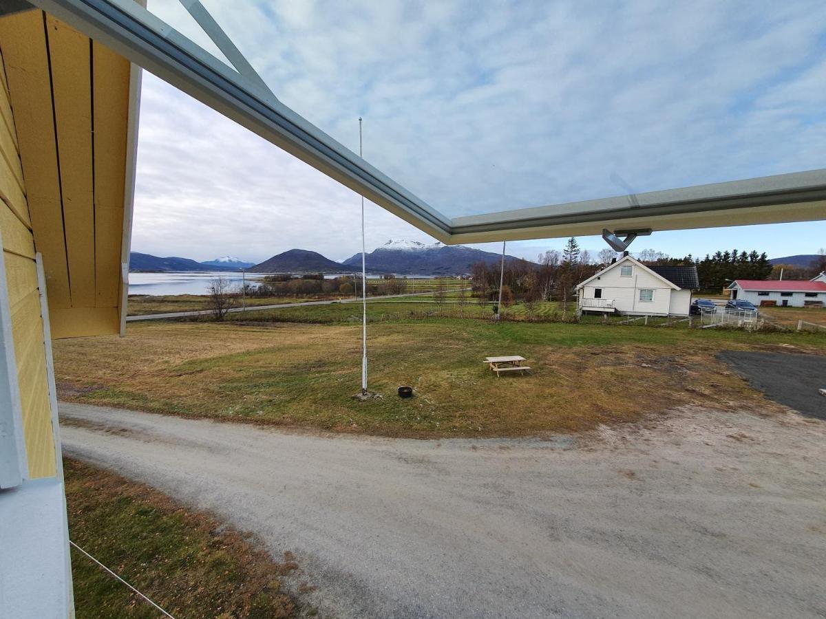 1 Room In The Yellow House, Close To Airport & Lofoten Evenskjer Zewnętrze zdjęcie